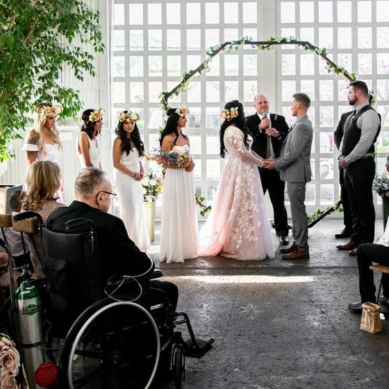 Hoe organiseer ik een rolstoelvriendelijk trouwfeest?